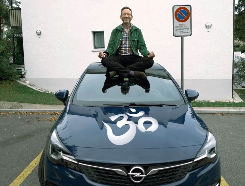 Mein Auto passt mit seinem Namen perfekt zu meiner spirituellen Fahrweise – es ist ein Opel Astra.
