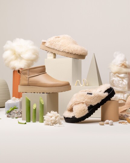 La gamme « Icon Impact » comprend les modèles « Classic Sugar Ultra Mini », « Fluff Sugar Slide » et « Fuzz Sugar Cross Slide » (de gauche à droite). En termes de design, les chaussures rappellent le style typique de la marque. Image: Ugg