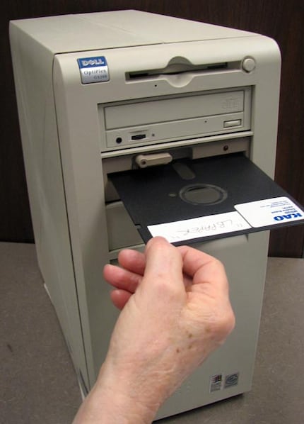 Il disco floppy da 5,25 pollici fa il suo ingresso nel 1977.