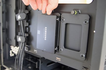 Eine zweite SSD findet bei Bedarf ohne Probleme Platz.