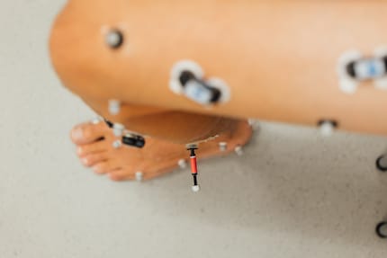Une « antenne » à la jambe : je ne suis pas télécommandé, je suis analysé.