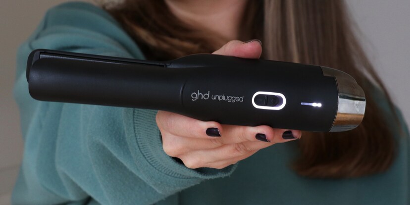Einmal glatte Haare zum Mitnehmen bitte! Der ghd Unplugged im Test