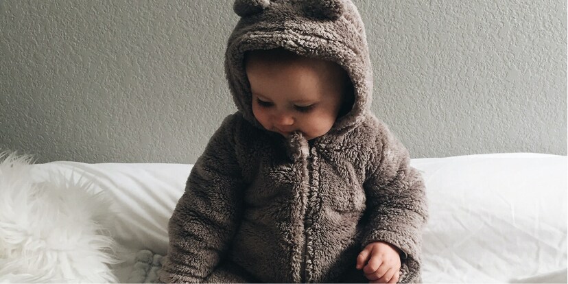 Fleece-Artikel sind weich, anschmiegsam und wärmen dein Baby.