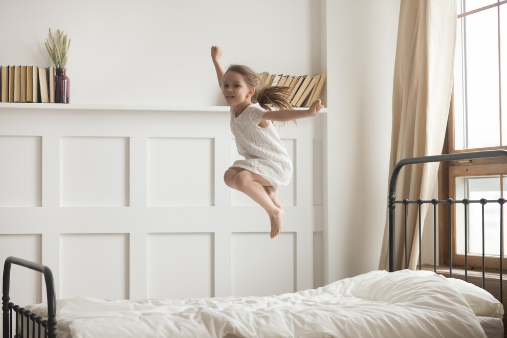 Matratzenhüpfen: Beliebt bei Kindern, oft weniger bei Eltern, die den Feierabend herbeisehnen.