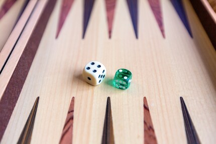 Weiss ist aus Backgammon. Grün aus Stockholm.