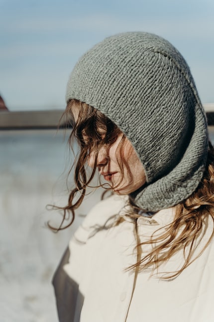 Il passamontagna ricorda una cuffia da bagno in maglia. Almeno puoi nascondere un «Bad Hair Day». Immagine: Cottonbro/Pexels