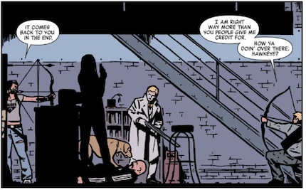 Kate und Clint stellen Kazi in den Comics.