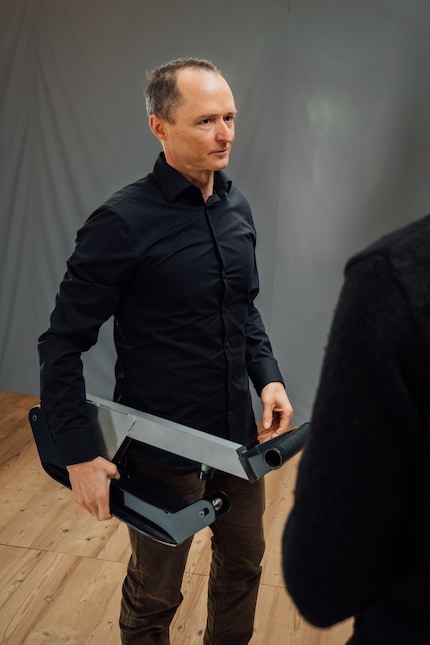 Non ancora così elegante, ma con un funzionamento molto simile: Mike Schrag con un prototipo dell’Eisenhorn.
