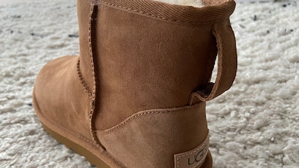 Slip on, slip off: the loop makes it easy to put the boots on and take them off.