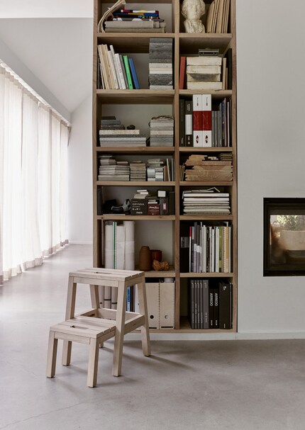 Dimensionen: 38 x 34,5 x 27,5 cm | Material: Eiche | Bild: Skagerak 