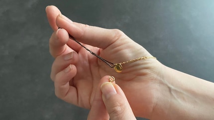 L'allongement provisoire fait la différence : le bracelet peut ainsi être fermé rapidement et sans problème.