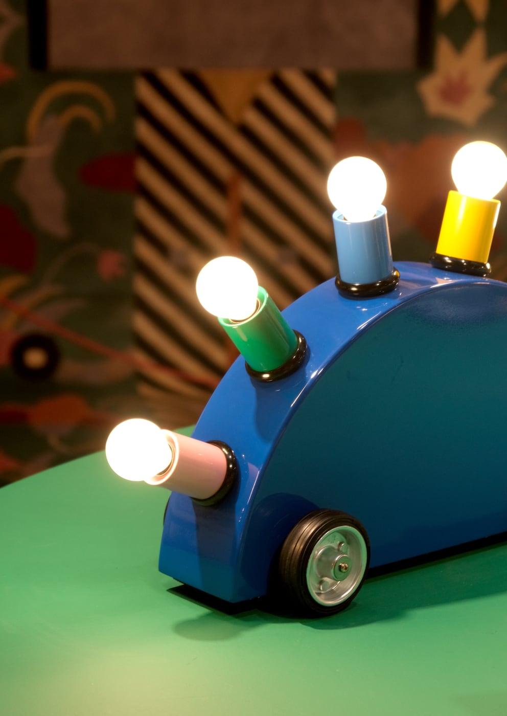 Lampe sur deux roues : « Super » par la designer Martine Bedin.