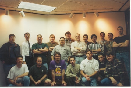 The Ensemble Team 1996 o 1997. Bruce si trova in fondo al centro. Fonte: ZVG