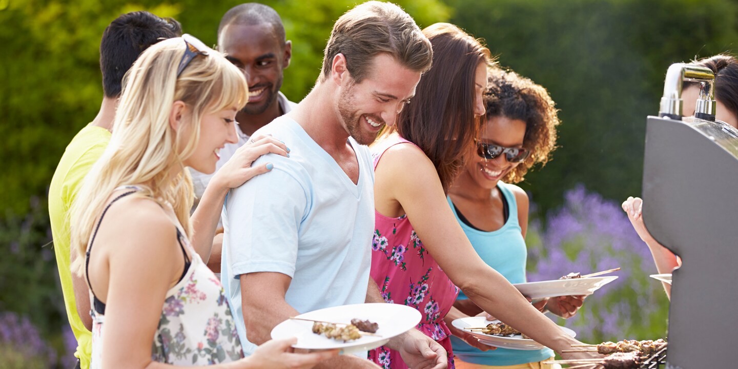 Der Sommer ist da – Zeit dies bei einem Gartenfest zu feiern