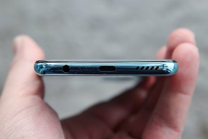3,5 mm e connettore USB-C in basso.