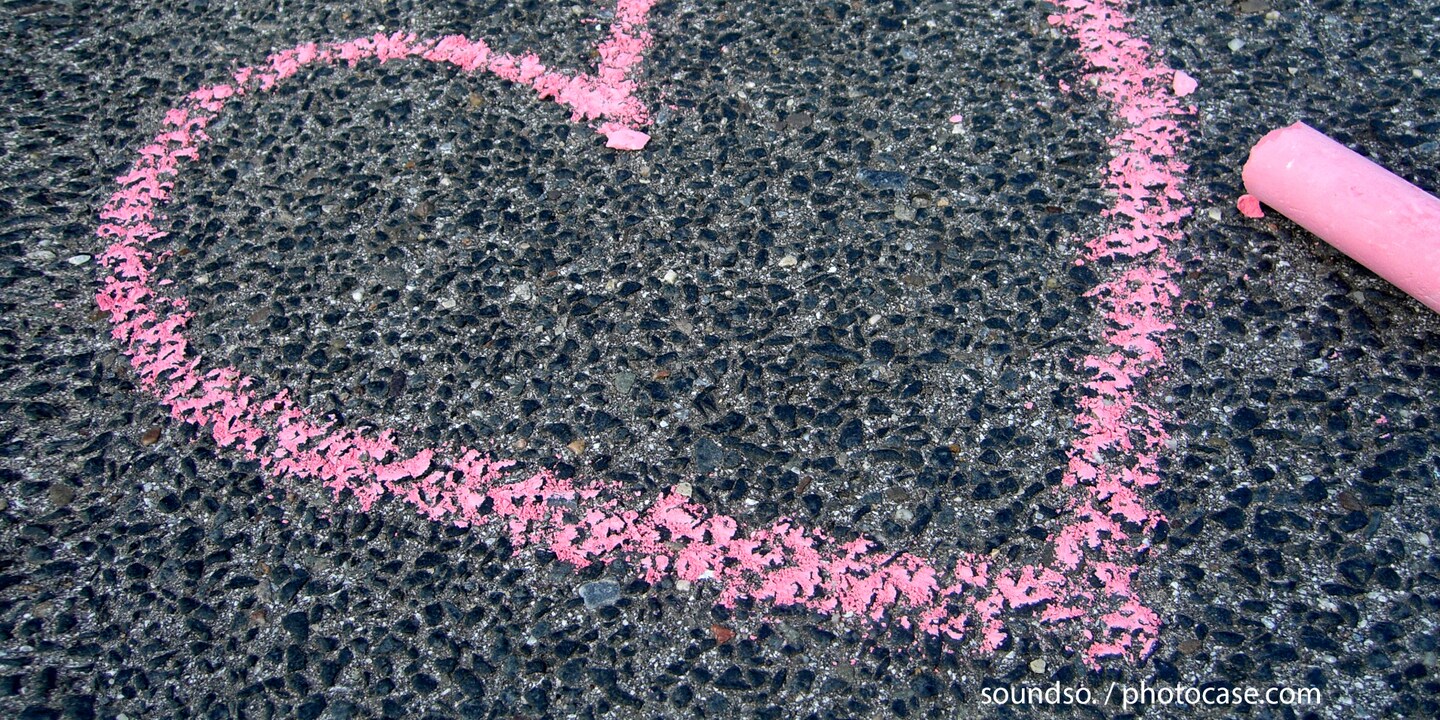 Alle bimbe piace il rosa. Perché?