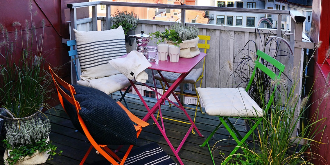 Multicolores et gaies – des touches colorées pour le balcon et le jardin