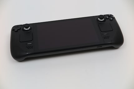 Äußerlich und bei der Leistung der Hardware unterscheiden sich die drei Modelle des Steam Deck nicht.