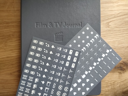 Avec les autocollants joints, vous pouvez décorer votre journal.