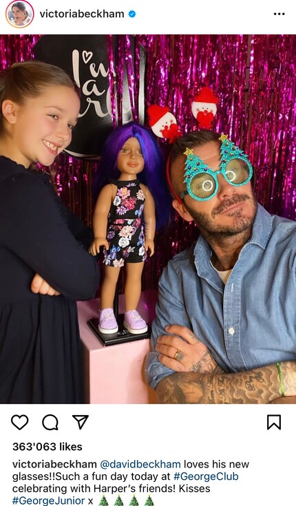 David Beckham a posé en 2019 avec sa fille Harper et une poupée « Girly ».