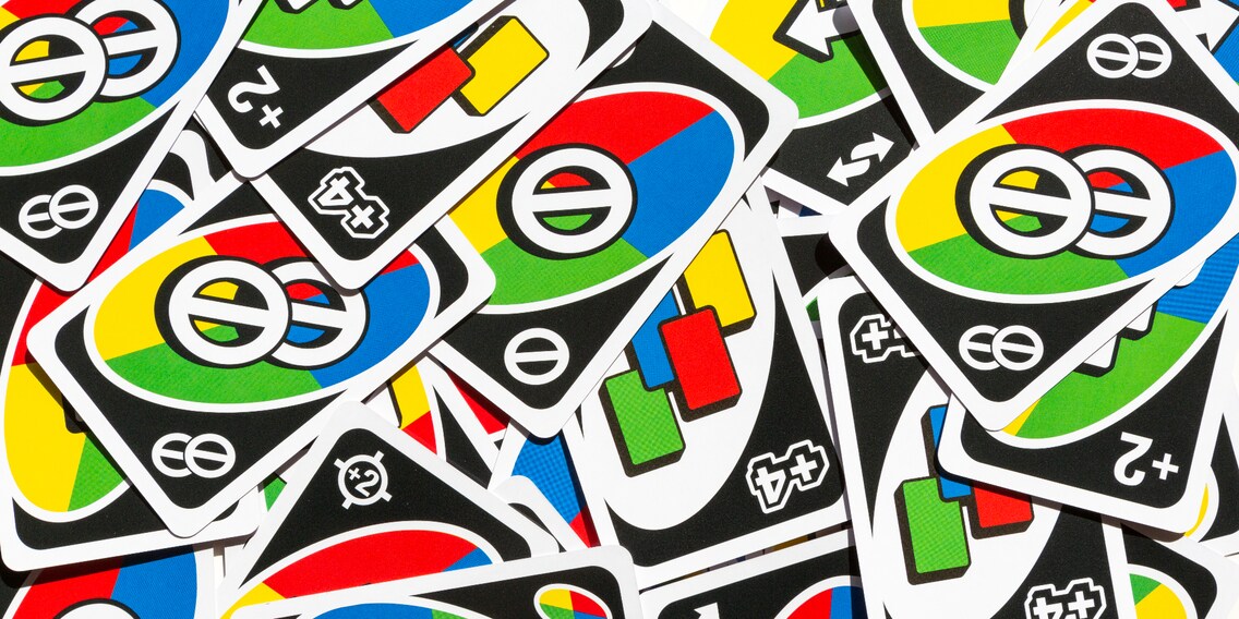 Football fans losing it over star's UNO card
