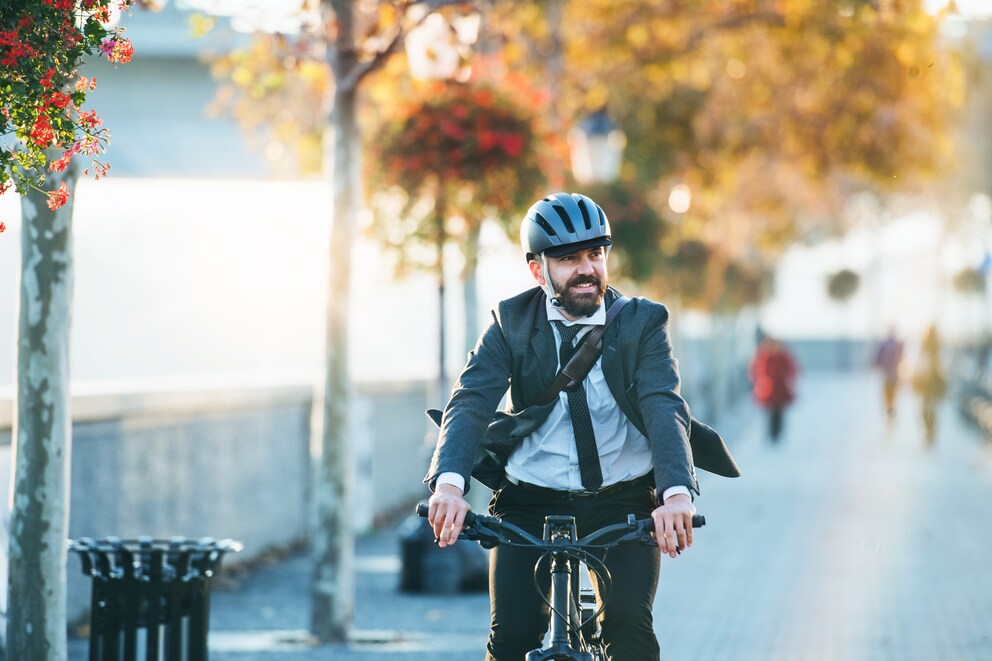 This cyclist is riding in an exemplary manner - just like I do when I cycle to work.