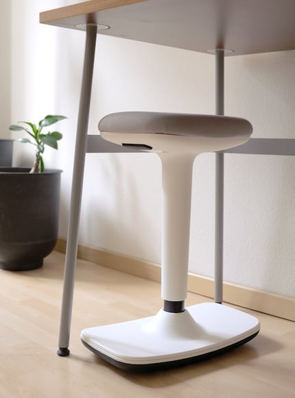Mit diesem Hocker sage ich Tschüss zu sperrigen Lehnen und Hallo zu mehr Platz in der Wohnung.