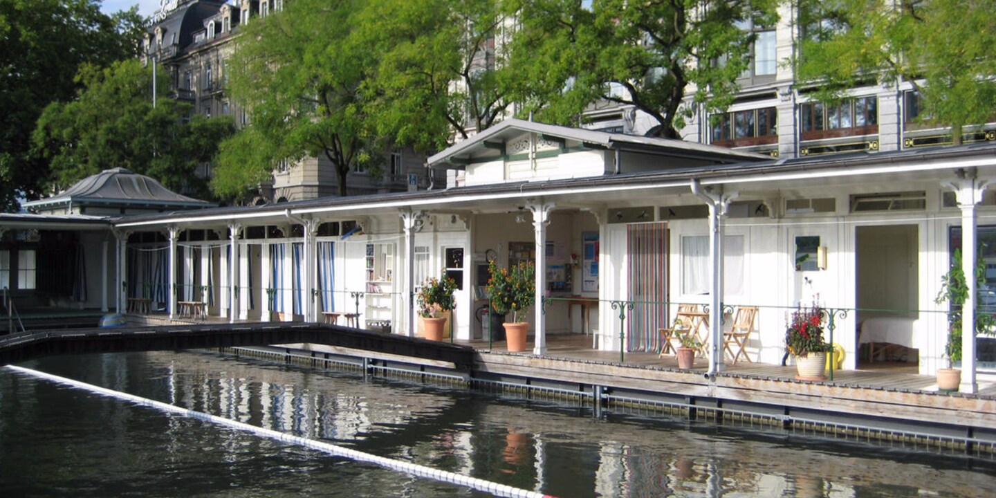 Frauenbad Stadthausquai Zürich (ZH): Historisches Baden im Stadtzentrum