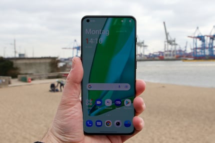 Grande smartphone con un grande display.