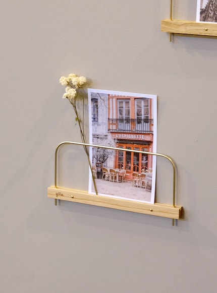 Slightly greying greenery can bloom again when it’s spruced up with colourful postcards.