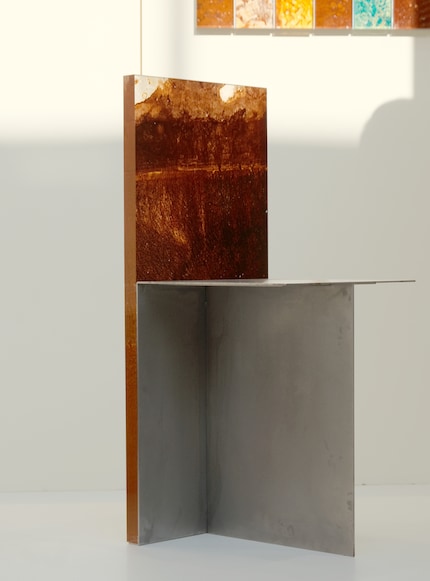 «Der Rost macht erst das Glas wert»: Auf Glas wird Rost statt zum Symbol für den Verfall zu einem für buntes Treiben.