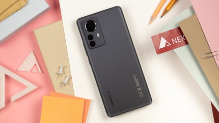 Das Xiaomi 12 Pro ist leicht und liegt gut in der Hand / © NextPit