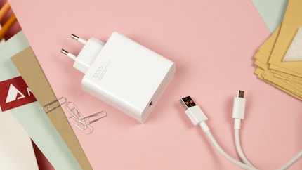 Der HyperCharge-Adapter ist ein echter Klotz, aber er ist superschnell! / © NextPit