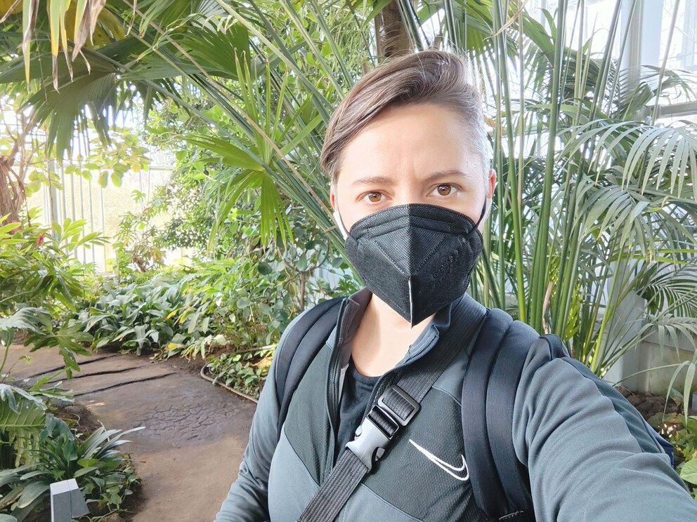 Selfie-Kamera: In Innenräumen macht die Selfie-Kamera noch immer sehr gute Fotos.