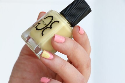 For those who like to experiment: create contrasting detail combined with other colours.