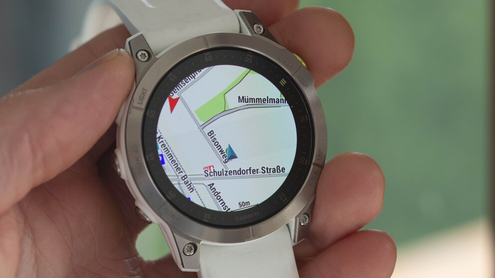 Die Garmin Epix 2 bringt ausführliche und detaillierte Karten mit – Offline-Navigation inklusive. / © NextPit