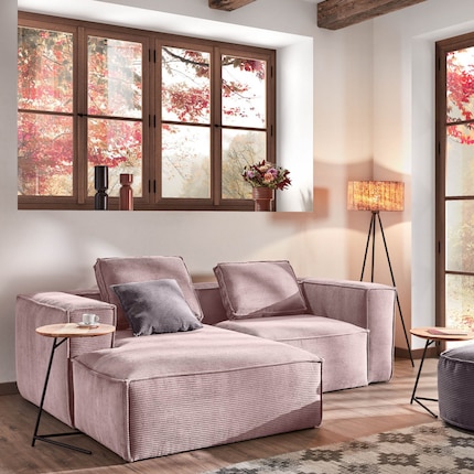 Dimensioni: 120 x 70 x 79 cm | Materiale: acrilico e legno di pino| Immagine: Kave Home