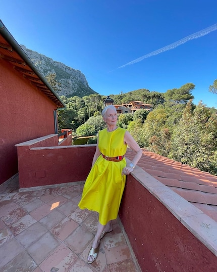 I look incolori non fanno parte dell'armadio della 74enne.