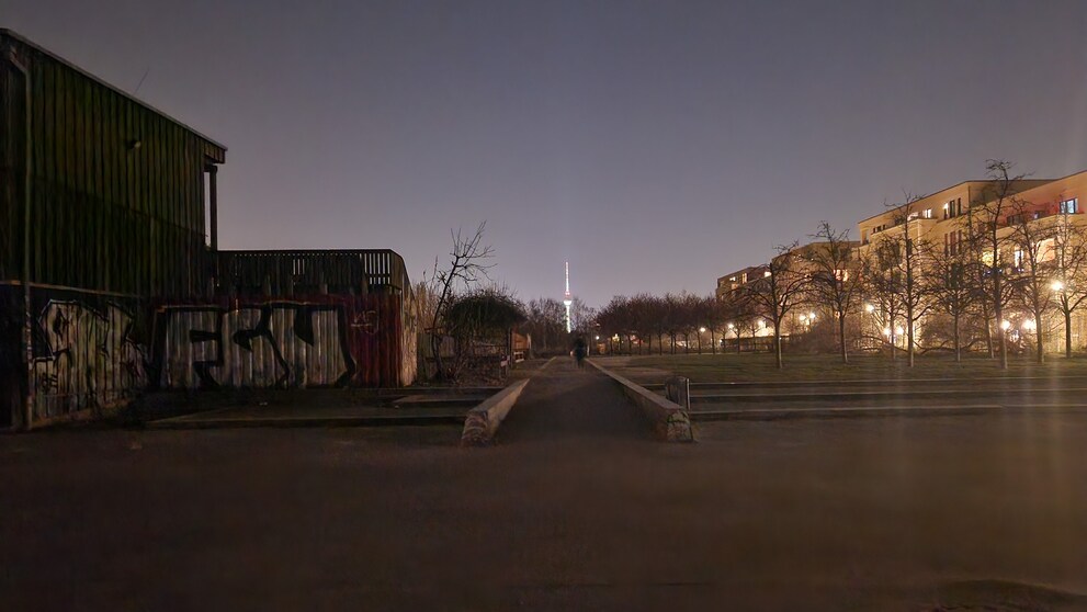 L'objectif ultra grand-angle fournit une photo de moindre qualité la nuit.