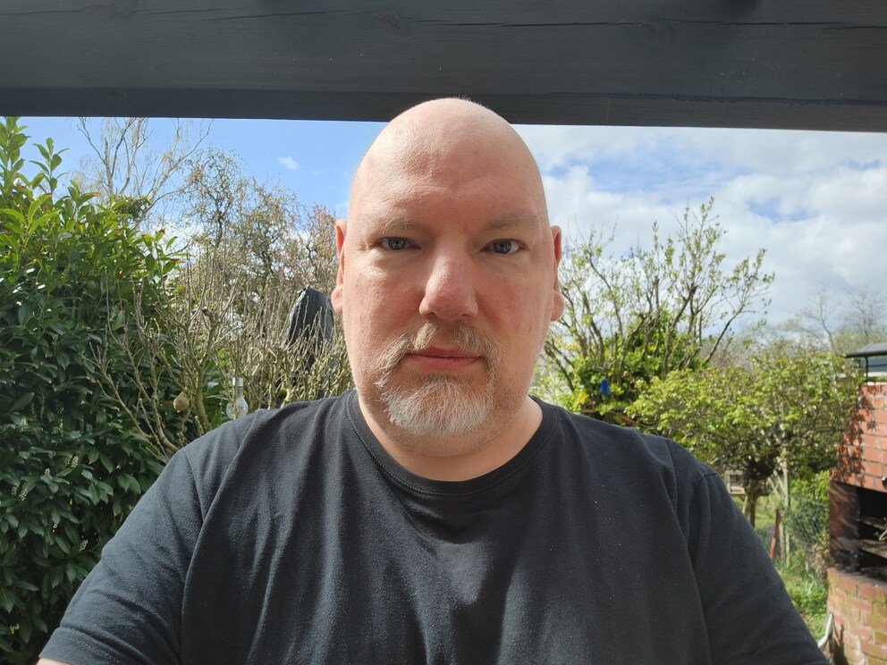 Selfie mit der vorderen Hauptkamera ... / © NextPit