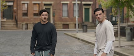 Continuo a dimenticare che Oscar Isaac interpreta entrambi i ruoli. È come se fossero due persone diverse.