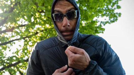 Manchmal dachte ich wirklich, ich muss mich aus der Jacke schneiden. (Szene nachgestellt).