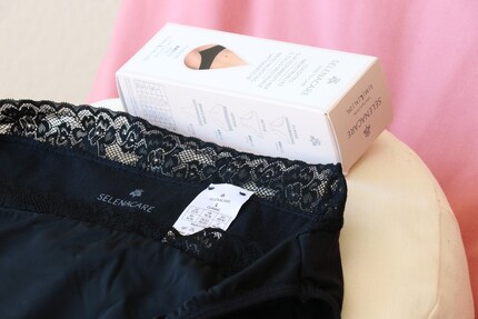 Selenacare empfiehlt Kundinnen die Unterhose eine Nummer grösser zu wählen.