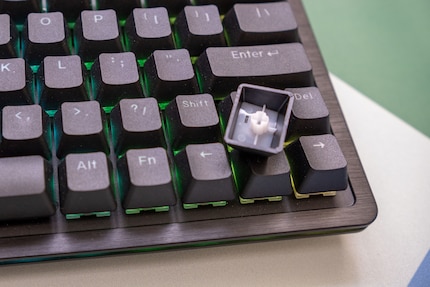La petite inscription de la touche Shift en comparaison avec la touche Fn me dérange.