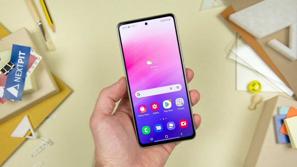 Die Standardfarben des Samsung Galaxy A53 unterstreichen die Stärken des OLED-Displays / © NextPit
