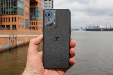 Le OnePlus Nord 2T vu de dos