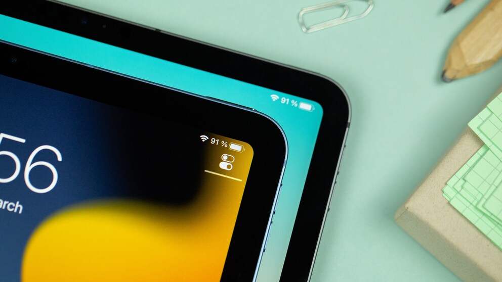 Bei genauem Hinsehen erkennbar: Die Bezels des iPad Pros (hinten) sind etwas kleiner. / © NextPit