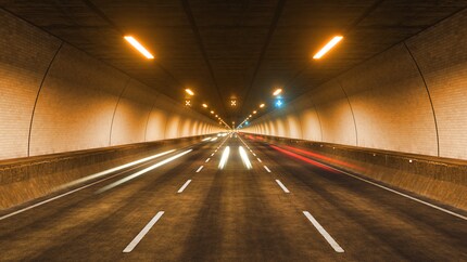 Die Autos erreichen im Gotthardtunnel Höchstgeschwindigkeiten.