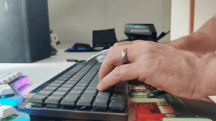  Le MX Mechanical Mini rebondit sans avoir besoin d’appuyer trop fort. Et non, ça ne tient pas qu’au tapis.