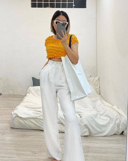Das Popcorn-Top als Mittelpunkt des Looks.